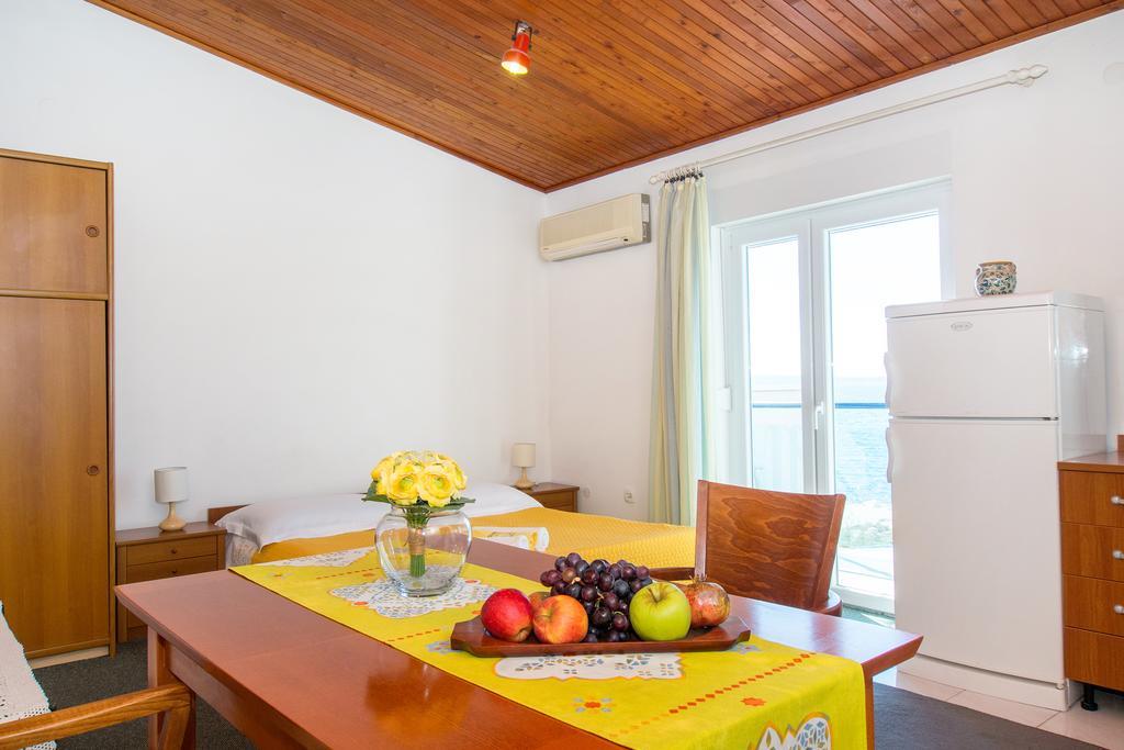 Beach Guesthouse Mediteran Podstrana Quarto foto