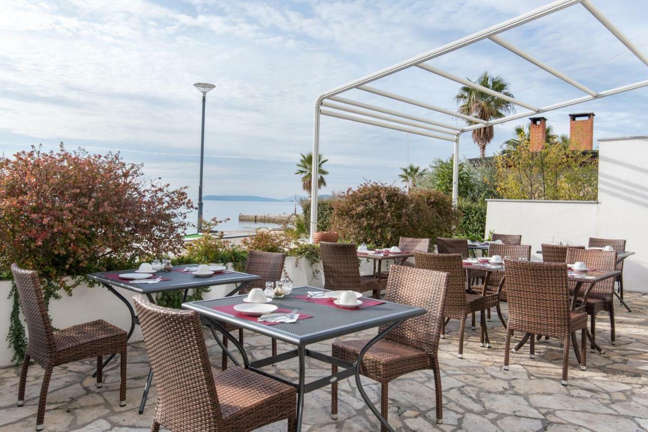 Beach Guesthouse Mediteran Podstrana Exterior foto